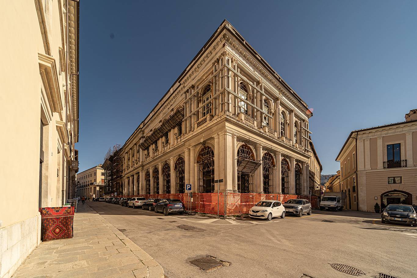 Sede CCIAA L'Aquila, palazzo dei Quattro Cantoni restaurato